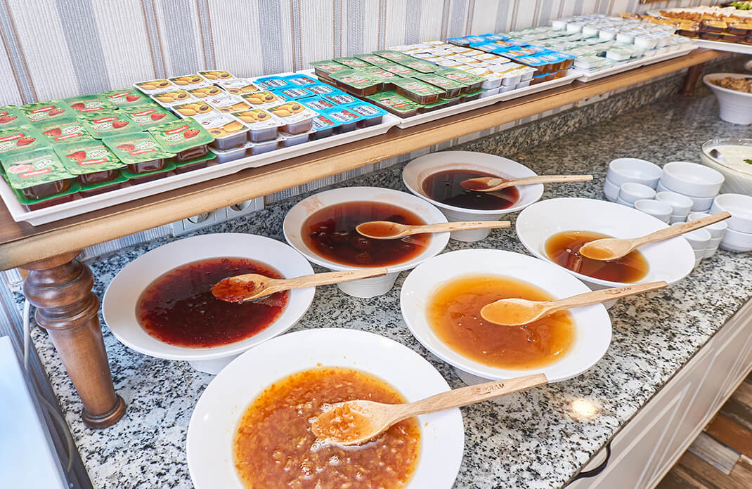 Restaurant & Breakfast