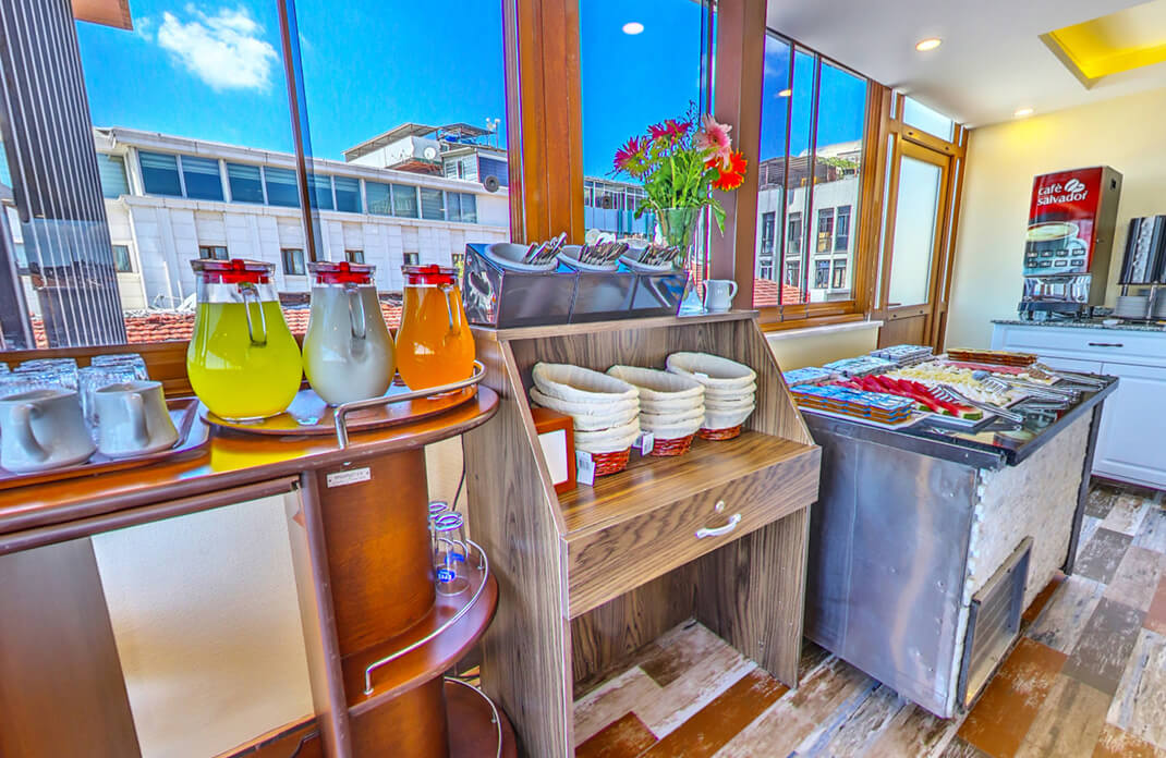 Restaurant & Breakfast